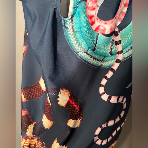 Urban Outfitters Shore Road swimsuit size medium plunging neck snakes halter top - Picture 11 of 11